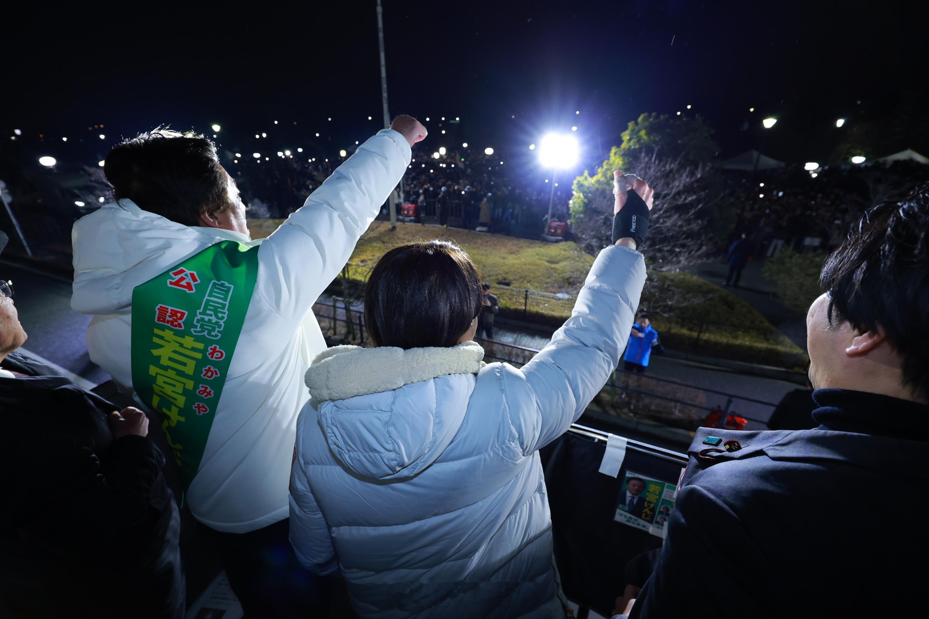 高市早苗豪赌正式开始7号高市前往东京世田谷区，为自民党候选人若宫贤治助选。当地时