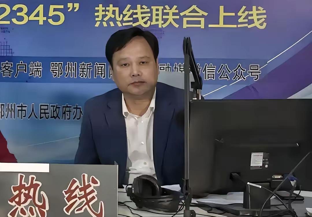戴君华本身就是搞信访工作的，长期和最基层的老百姓打交道，没想到还做出贪污腐败的事