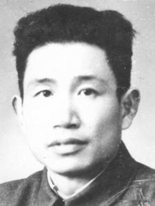 1964年初李先念副总理在湖北视察，在主席台上问：许大人来了没有？台下一人立即站