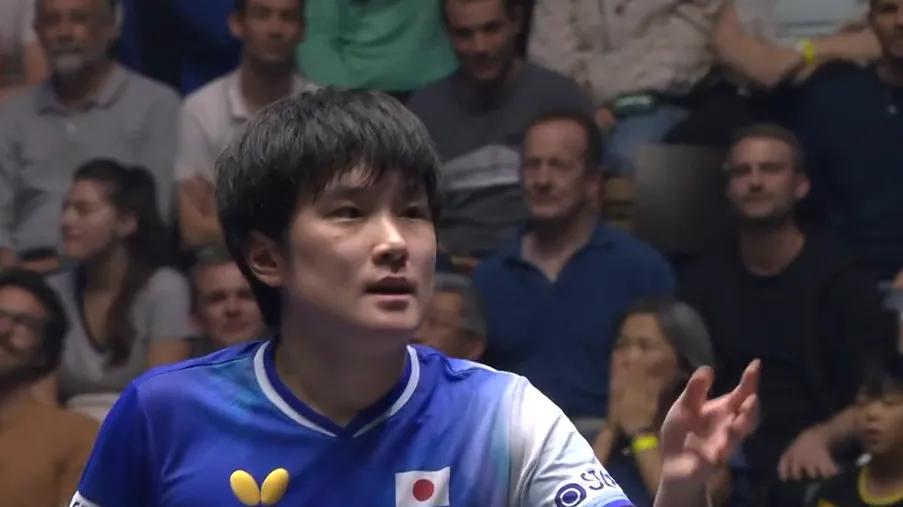 张本智和输麻了，决胜局连丢4个赛点，惨遭大逆转，妄想当世界第一成笑话
尽管国乒的