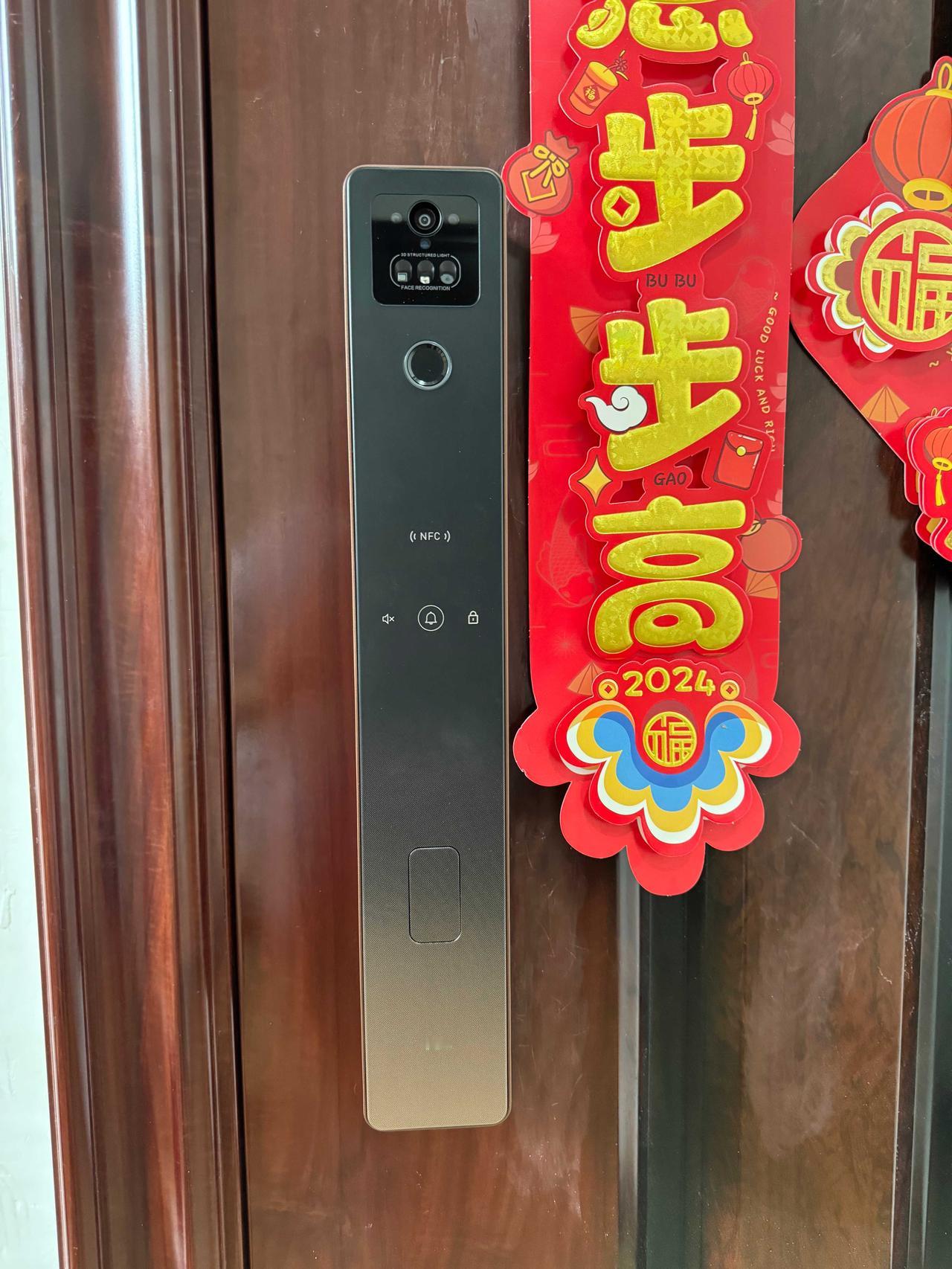 朋友来我家，被我的智能锁硬控半小时，回家直接抄作业

朋友之前一直抱怨家里的人脸