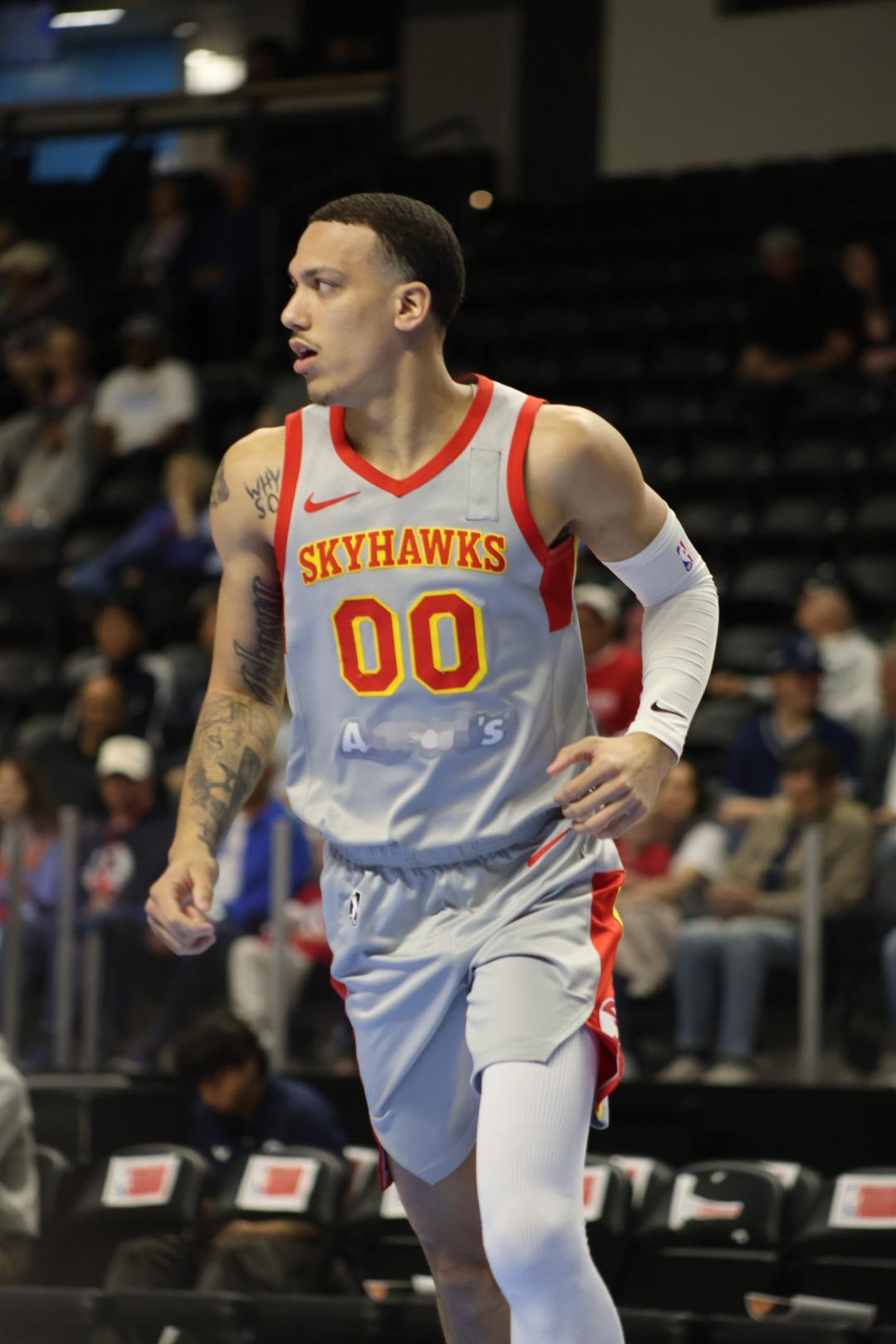 大学公园天鹰队对战圣地亚哥快船队的组图 美国·圣迭戈