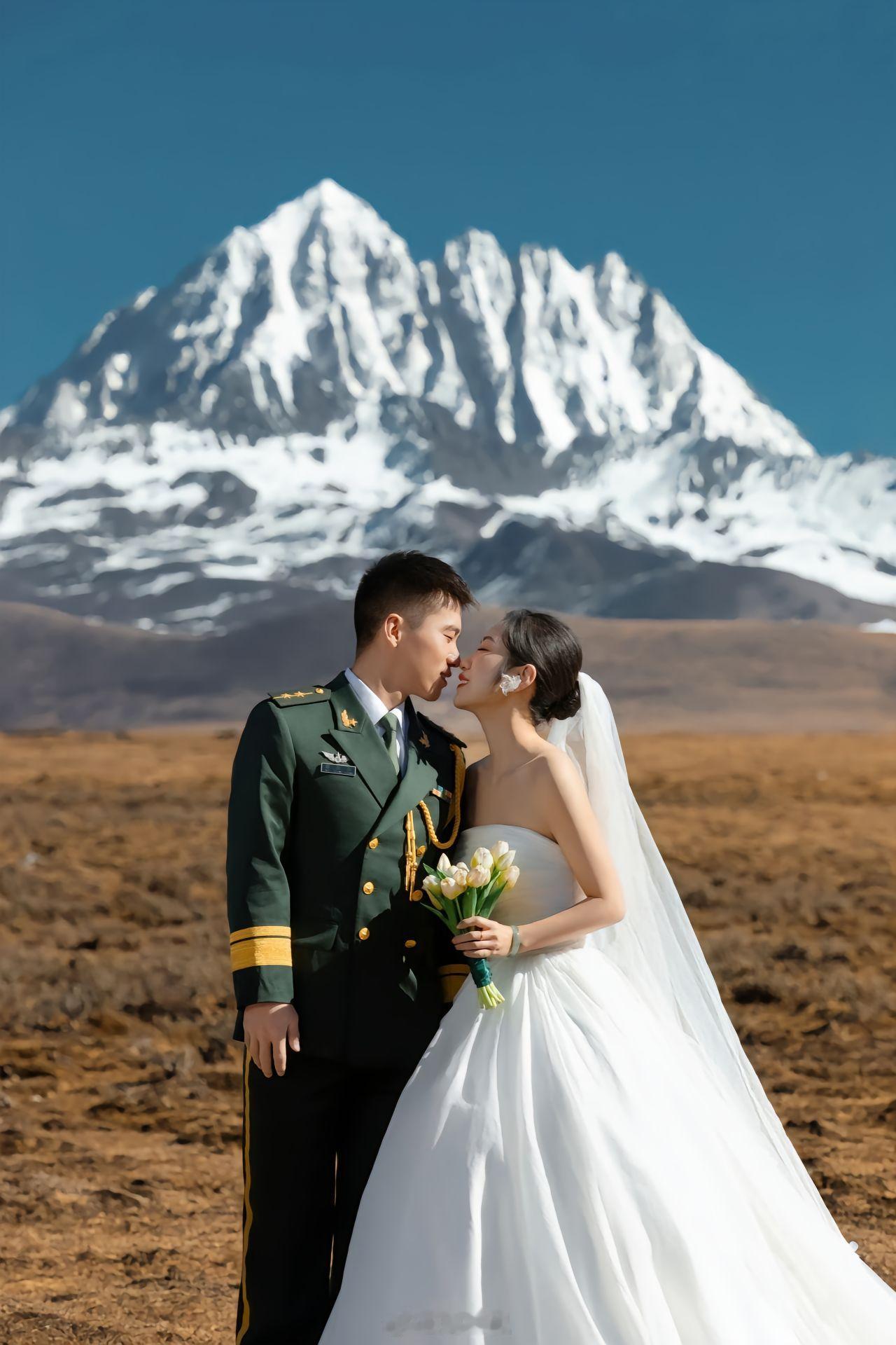 关于七夕节，必须分享下幸福的军恋，和美美的婚纱。 ​​​