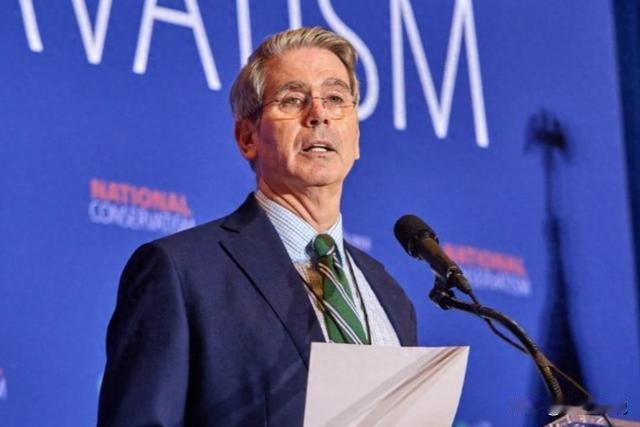 美国财长贝森特认为：中国买俄罗斯石油是自用，合情合理；而印度低价买俄罗斯石油，再