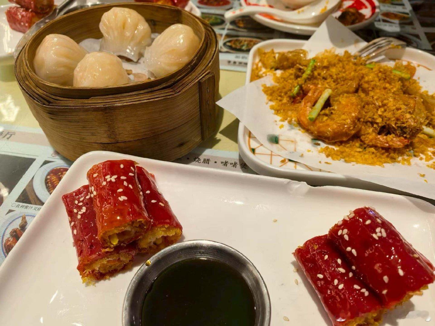 半夜朋友叫我去吃夜宵，这一顿下去不得胖个七八斤