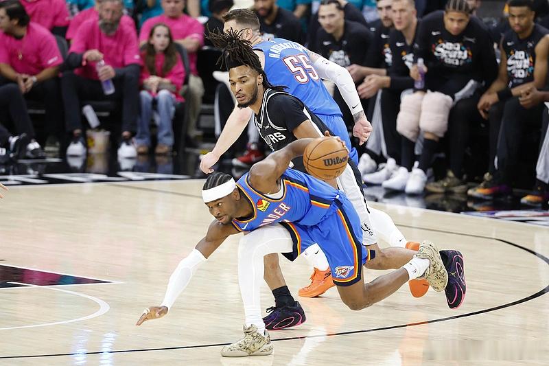 北京时间5月23日，NBA季后赛西决G3，雷霆在客场123-108击败马刺，系列