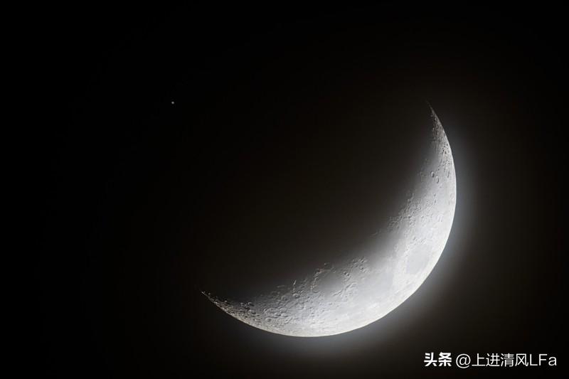 2026年3月12日，白羊座的运势有点意思。土星与海王星在星座施压，月亮在射手座