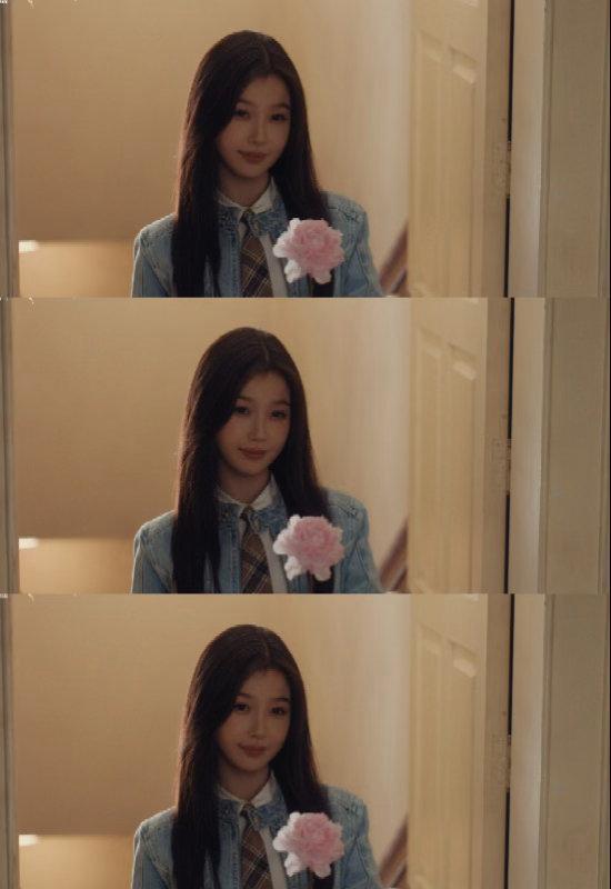 灿如繁星首发预告 虞书欣演的林晚星，预告里哭了一场。不是嚎啕大哭，是眼泪一颗颗往