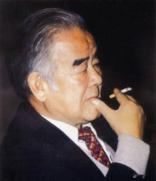 1954年，画家黄胄在拉萨救了一只狗，此后这只狗陪着他，形影不离。后来黄胄要回兰
