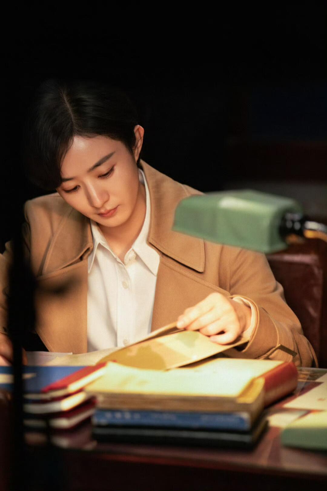 恭喜赵丽颖小城大事腾讯视频热度值破26000，这部剧越看越上头，老物件也勾起了一