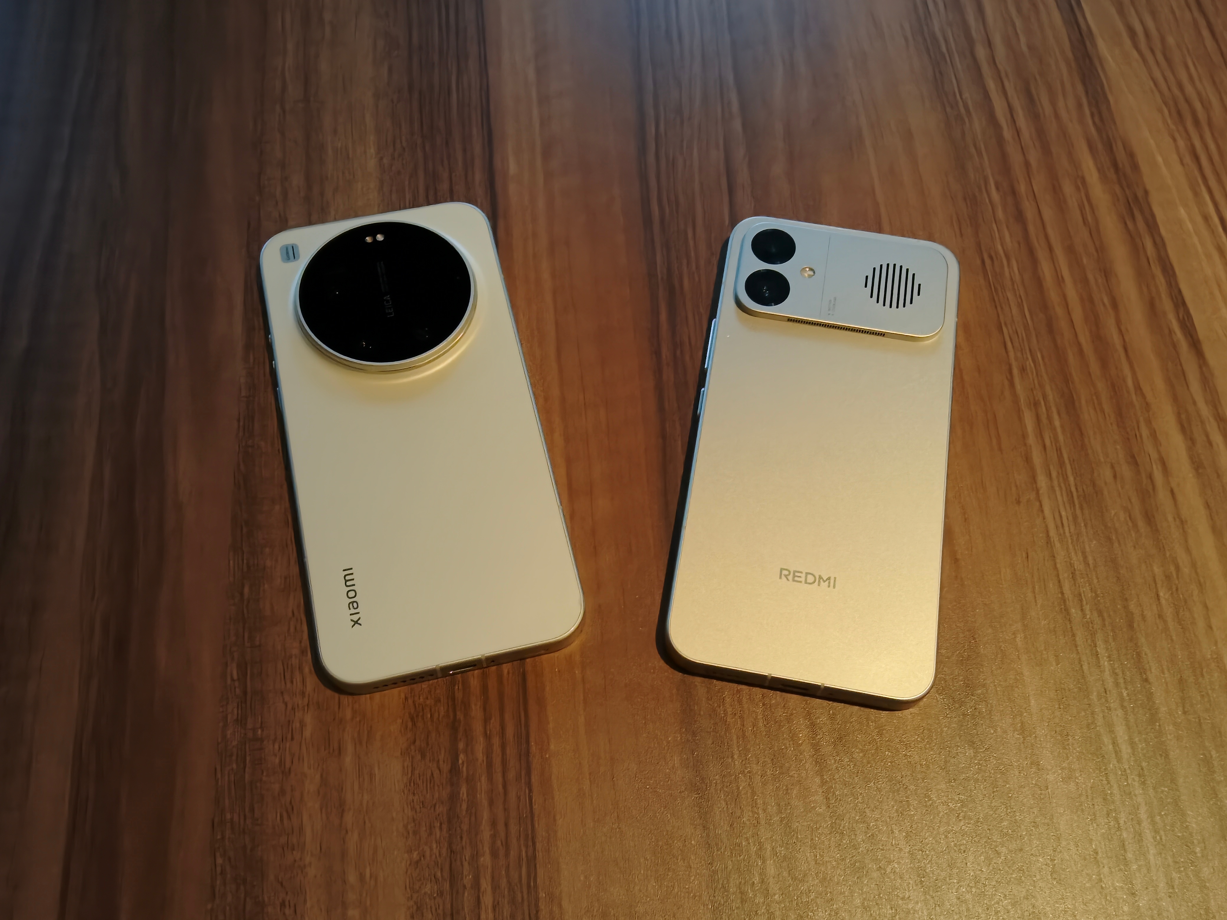 这一次出来旅行带了两部手机，小米17 Ultra和REDMI K90 Max17
