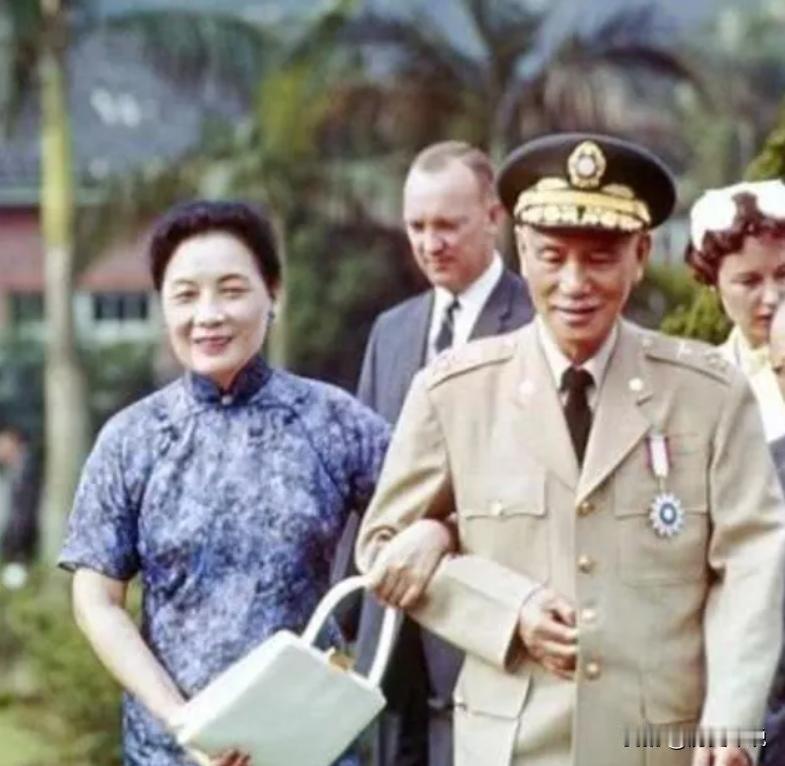 死刑前绝境翻盘！范纪曼靠一块烂木板，逃出南京死囚牢
 
阅读此文前，诚邀您点击一