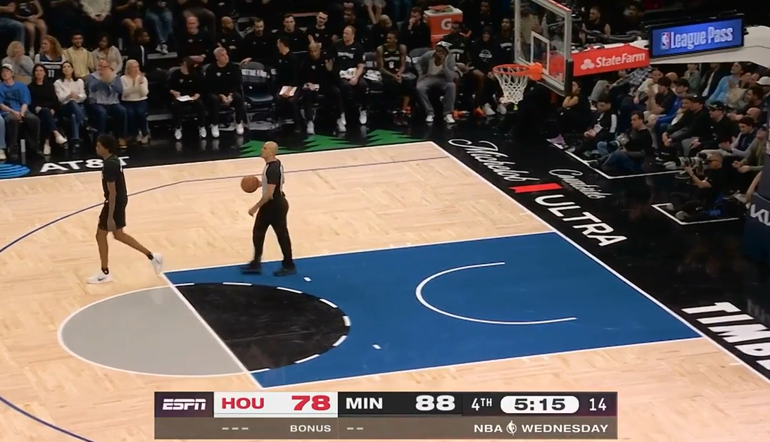 比赛还有5分钟，森林狼领先10分 