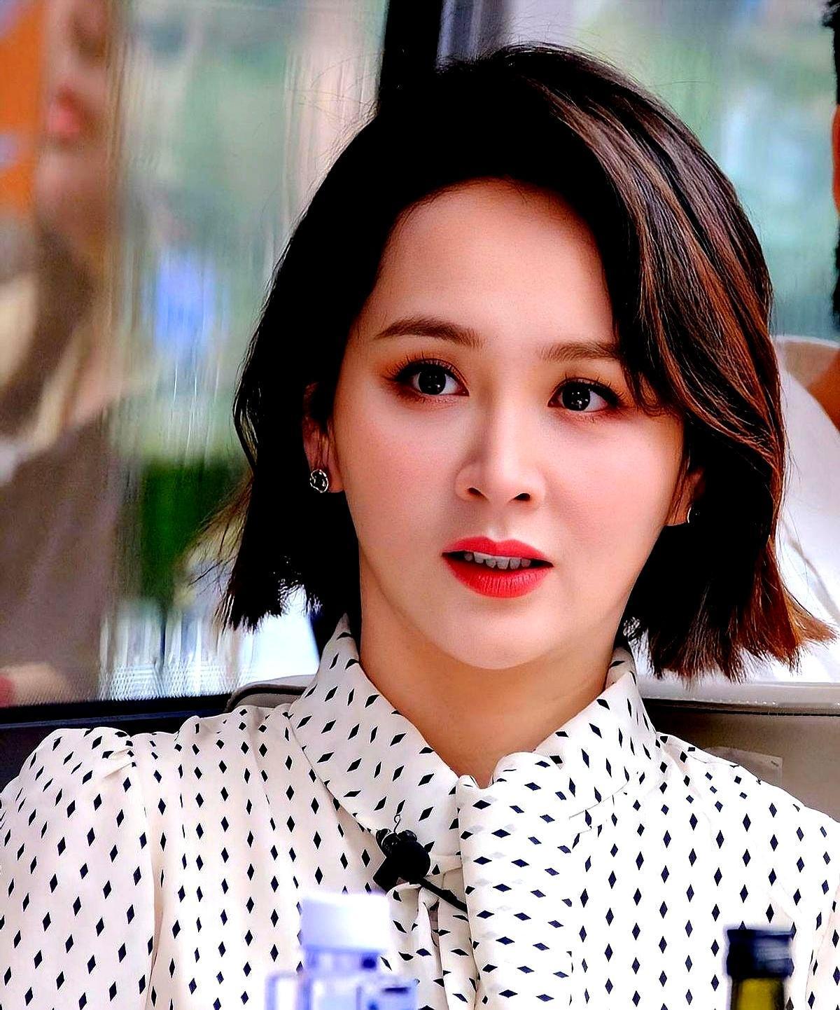 邓莎和老公吵架的本子，每周三准时挂湖南婚姻家庭研究会官网？这操作真新鲜！
她演