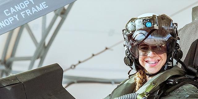 开过F-16的美国女机长，为何死心塌地留在昆明？她说：这里才有活着的样子


“