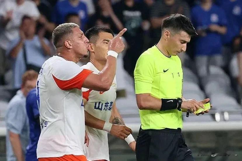 崔康熙下一步该不会再搞克雷桑吧？打造完全属于他的“崔氏军团”。
  克雷桑在泰山