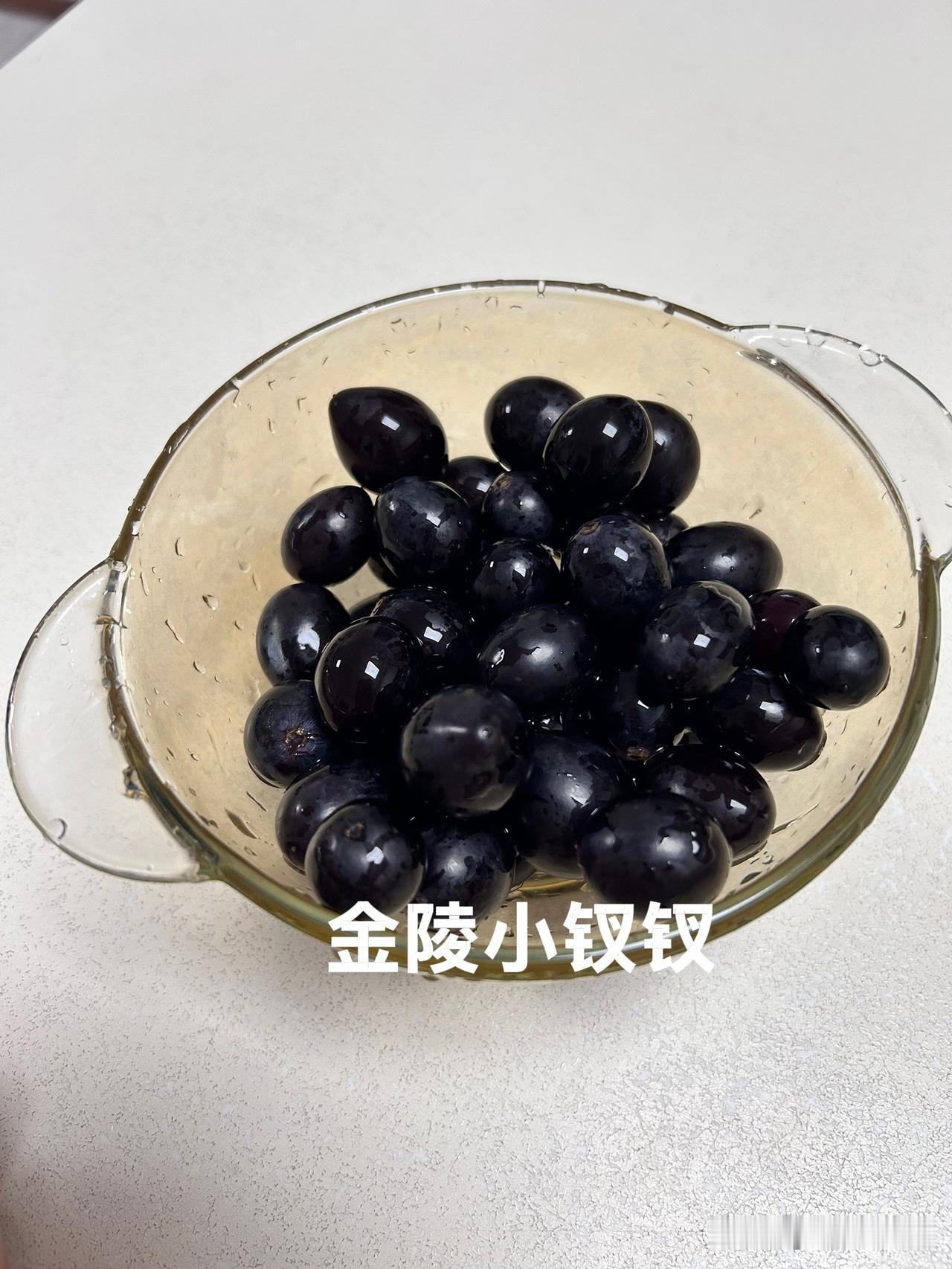 不知道大家发现没有，如今无论在小区还是在街上，几乎看不到难看的小朋友了，通俗的讲