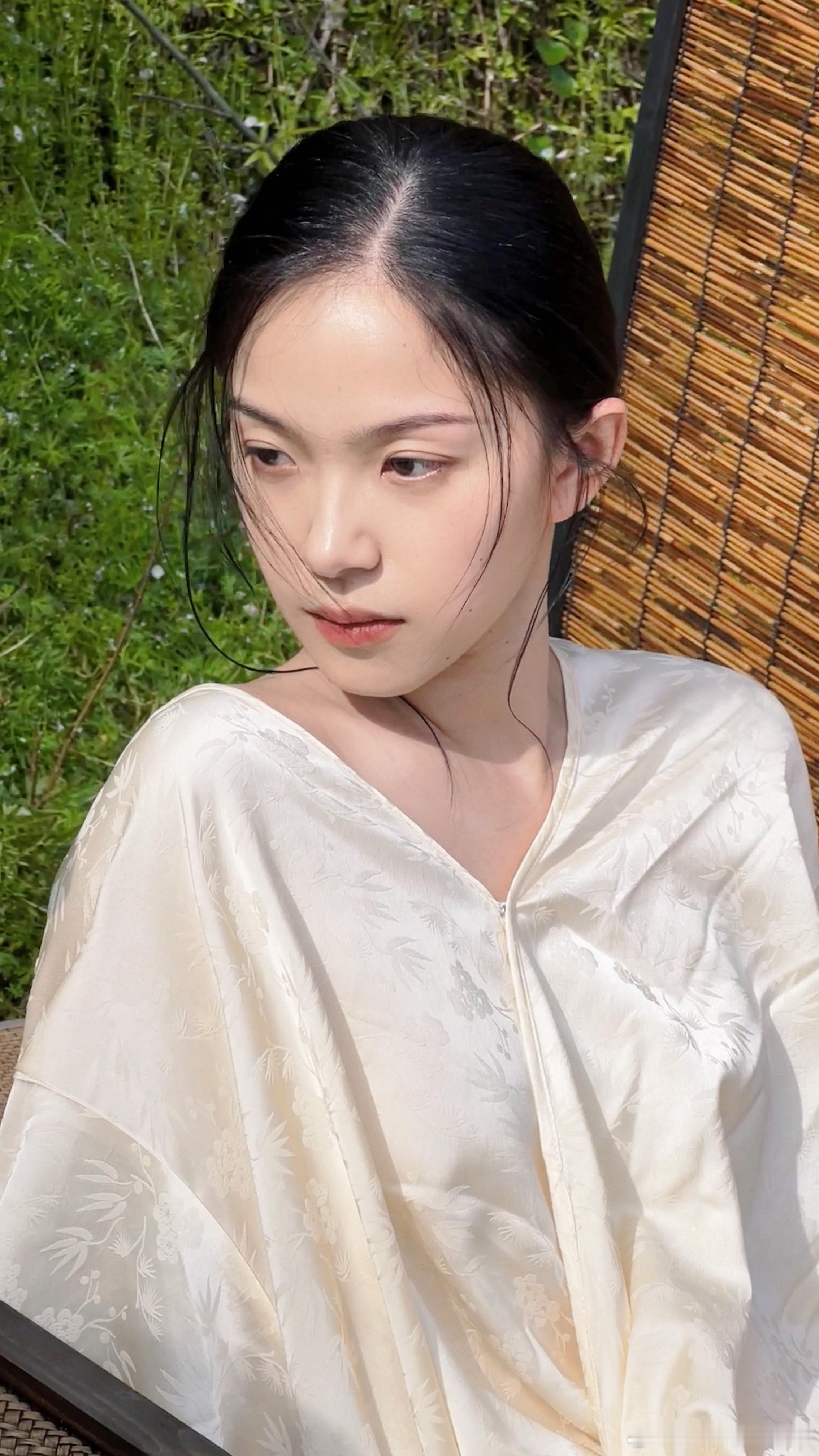 或许可以将它当作一场结茧的梦🌫️#春日放风大会##你好春天##马卡珑#  ​​