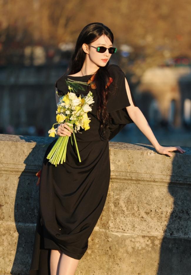 王楚然官宣迪奥品牌大使！
王楚然也是奢牌的香饽饽，早在21-22年，迪奥就和王楚