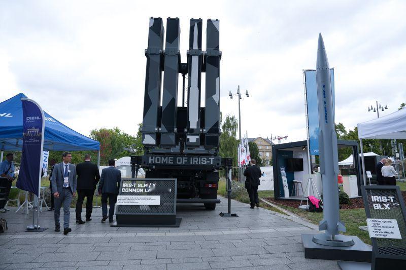 烽火问鼎计划 每天认识一件兵器  德国🇩🇪军火商Diehl公司展出的IRIS