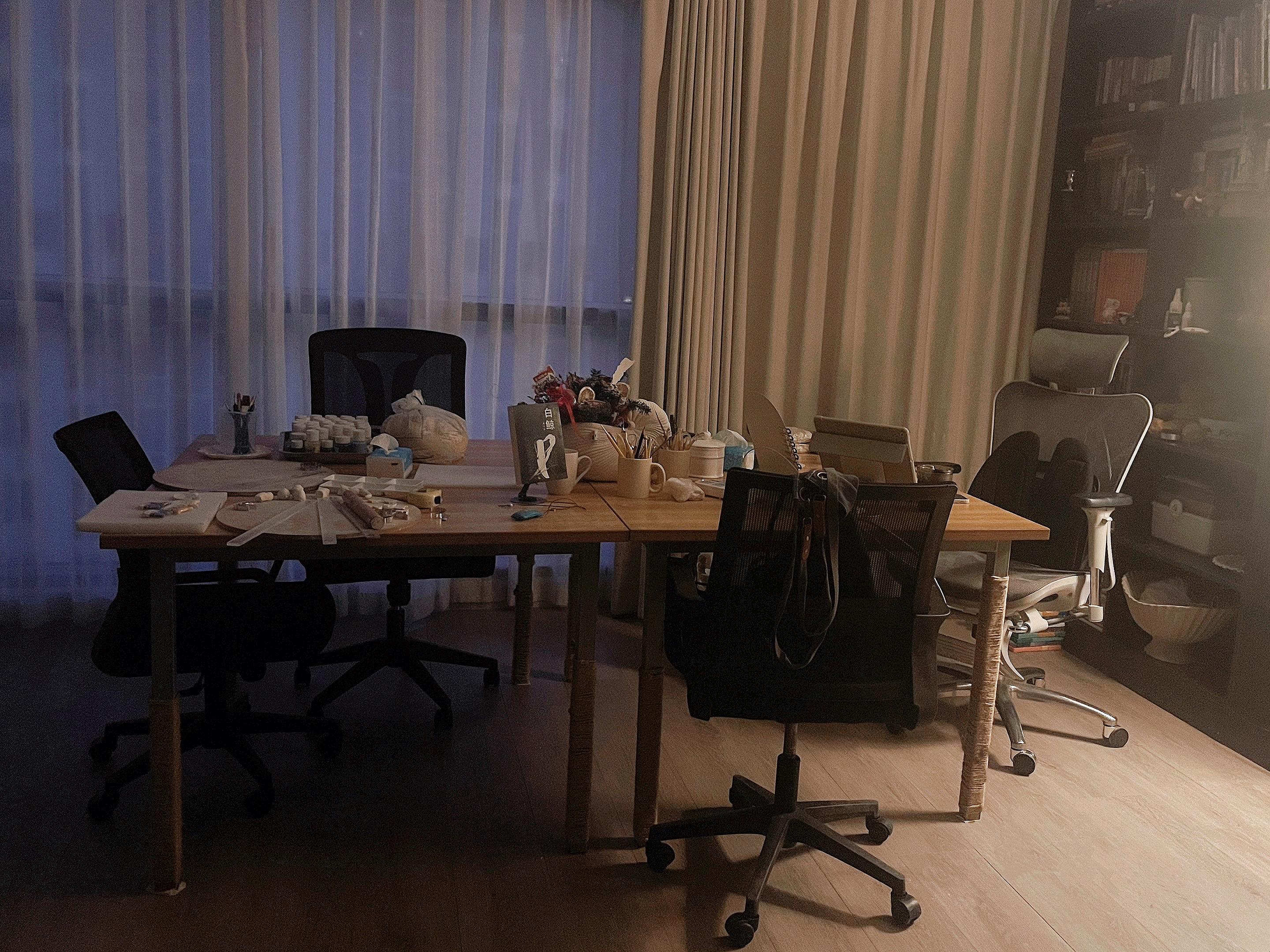 也许每个人都有自己的阁楼，都有不为人知的丰盈。 若不做孤勇者，就选和自...