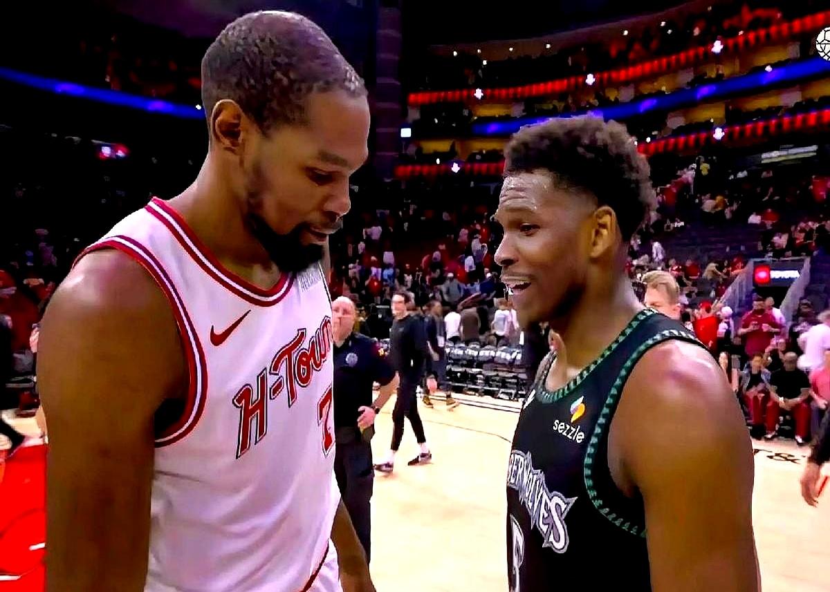 休斯顿火箭在主场输给残阵森林狼，西部第四彻底没戏了。
 

八连胜断了。火箭在主