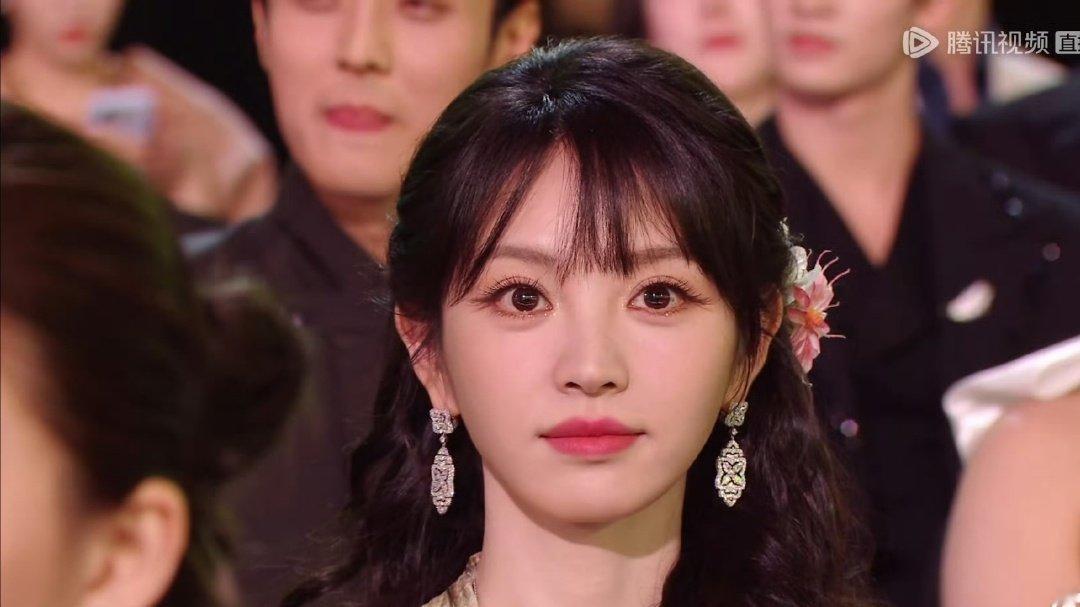 田曦薇编发簪花田曦薇怼脸的神 田曦薇怼脸的神啊啊 