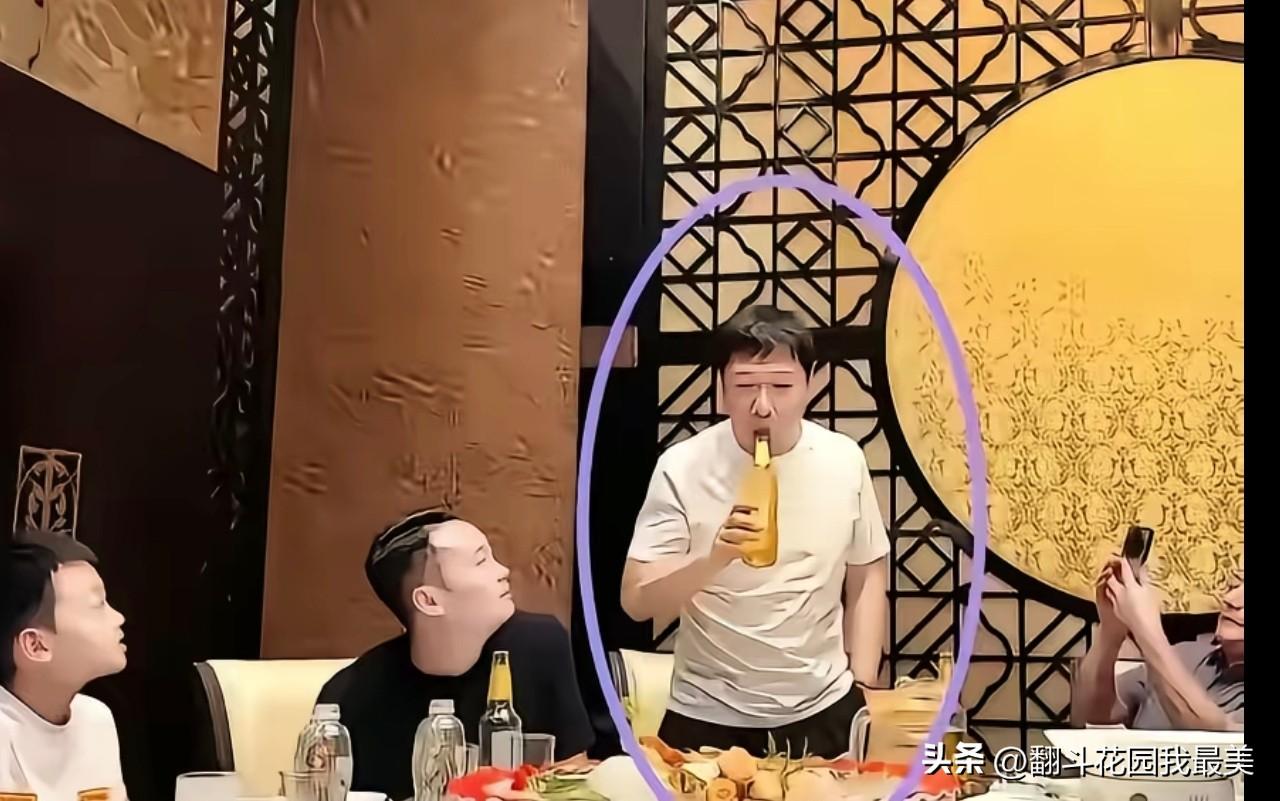 贾冰酒局视频被偷拍这件事，

越品越觉得后背发凉。

不是他说的那几句话有多严重