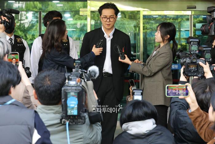 【宋旻浩出庭承认服役缺勤】检方建议判处宋旻浩1年6个月 4月21日上午，首尔西部