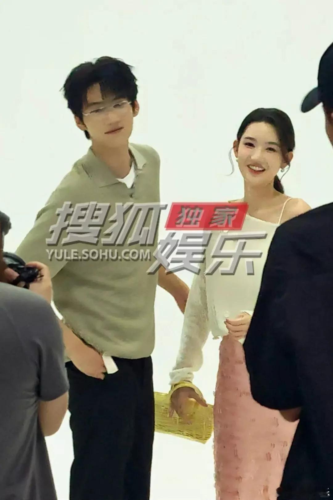 周柯宇王玉雯定妆照谁懂这组定妆照适配度直接拉满✨周柯宇斯文清俊，书卷气贴合温柔数