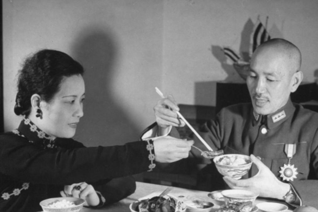 蒋介石私生活有多混乱？贴身秘书晚年才敢说破，宋美龄的做法绝了，蒋介石天性风流，虽