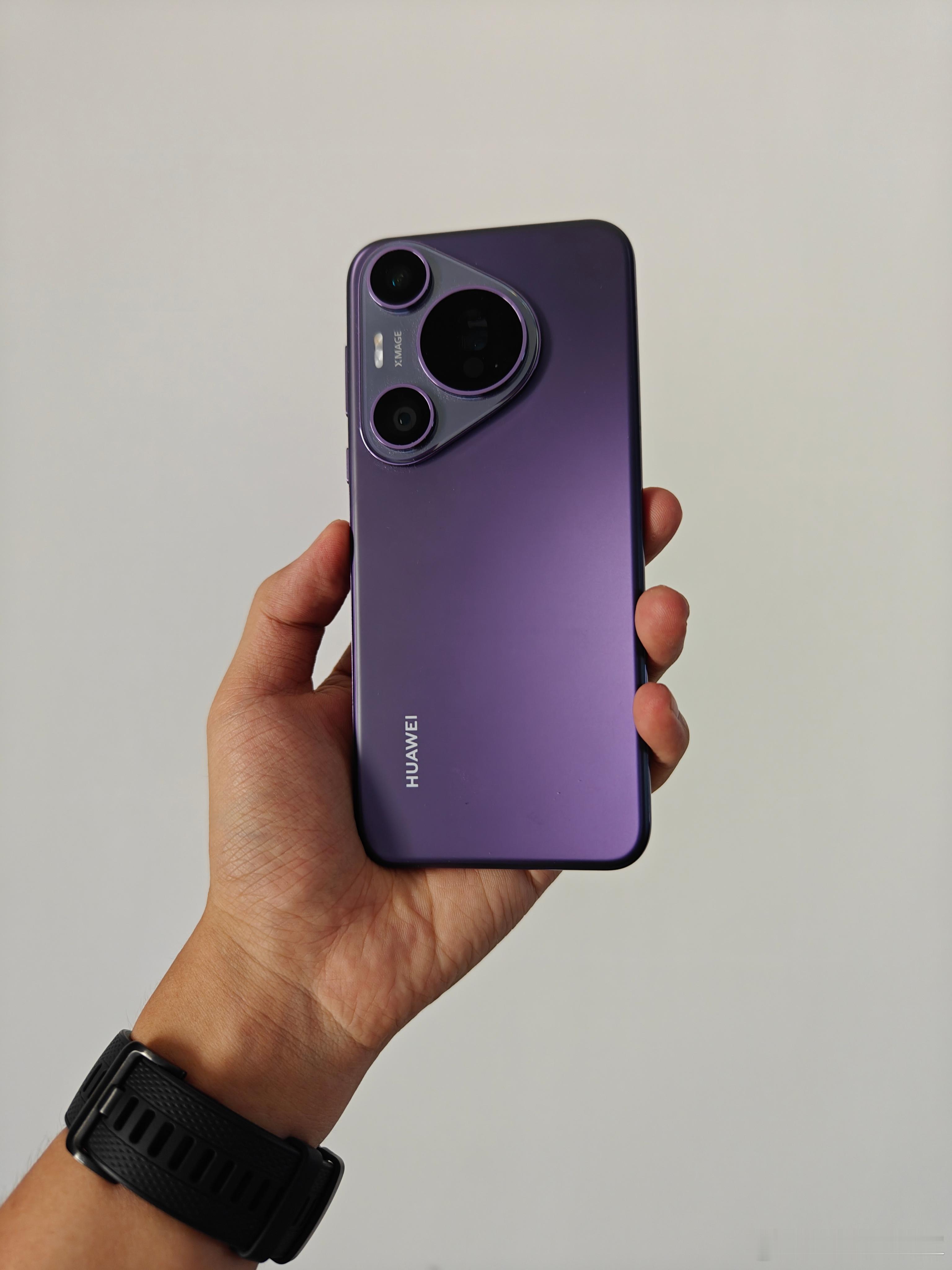 华为Pura 70 Pro这个紫色真的很好看，就有一种不知道怎么形容的优雅[污]