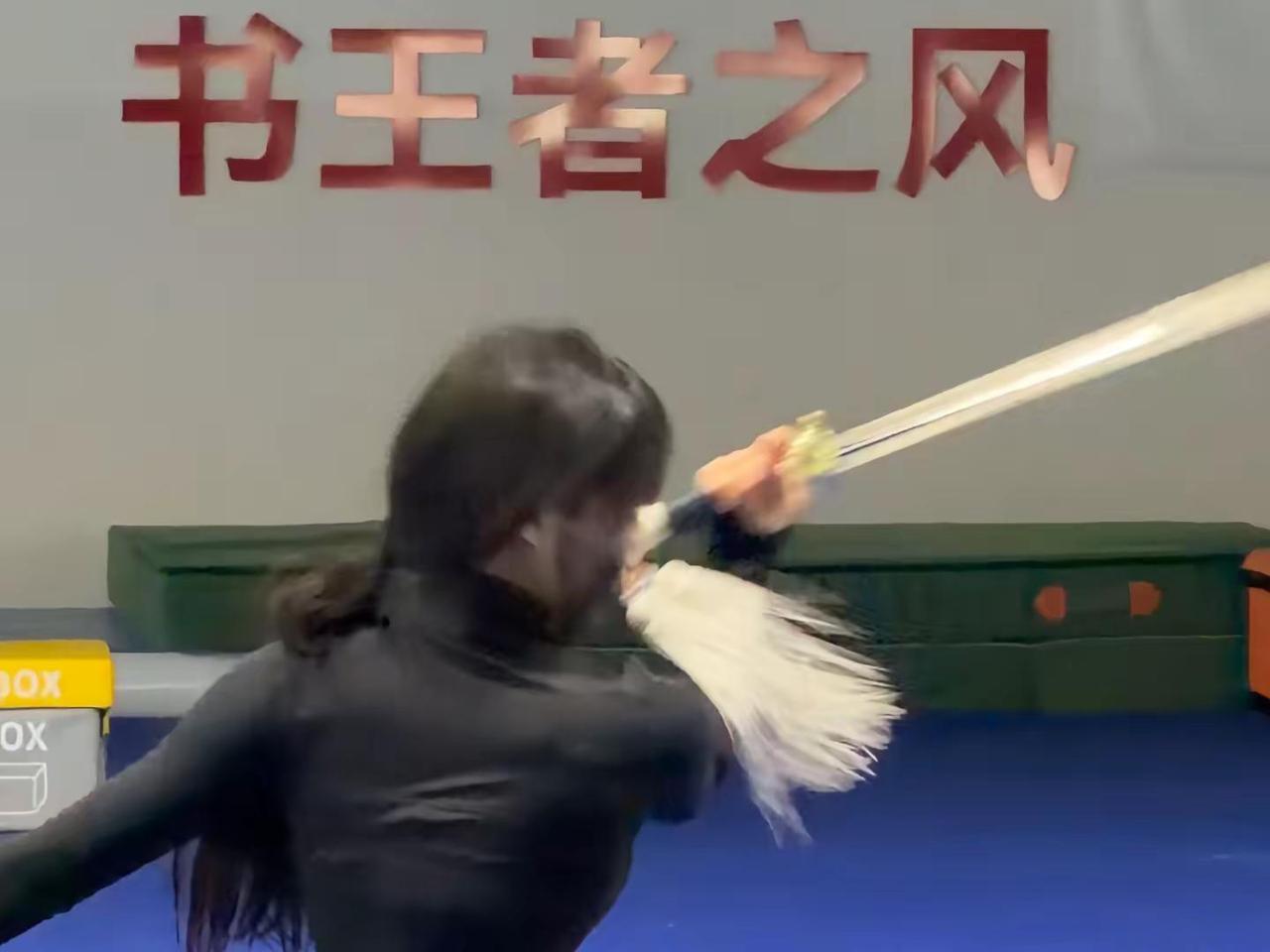 锋芒藏于身姿，侠气流于剑刃国风 舞剑