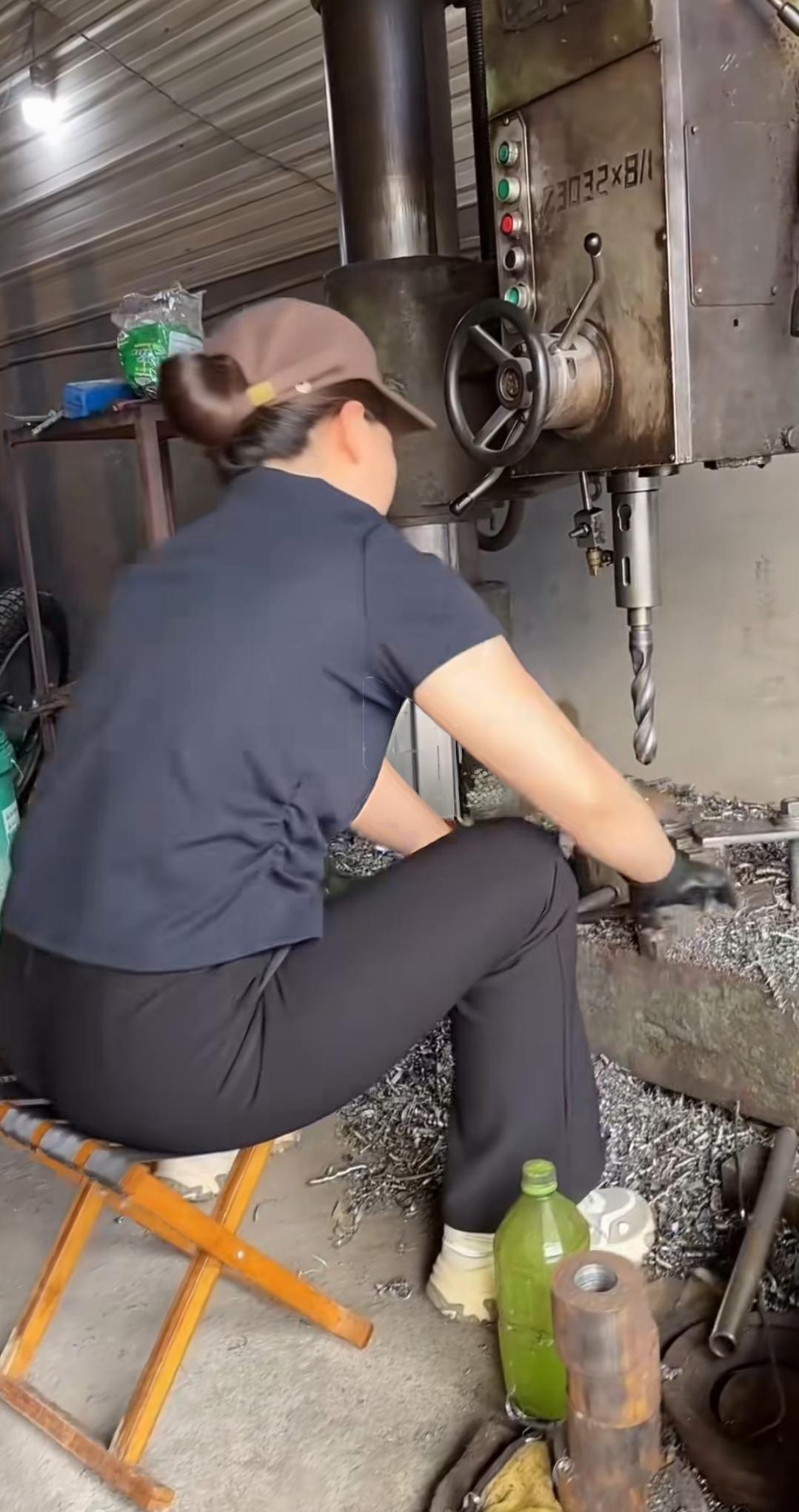 美女工作中