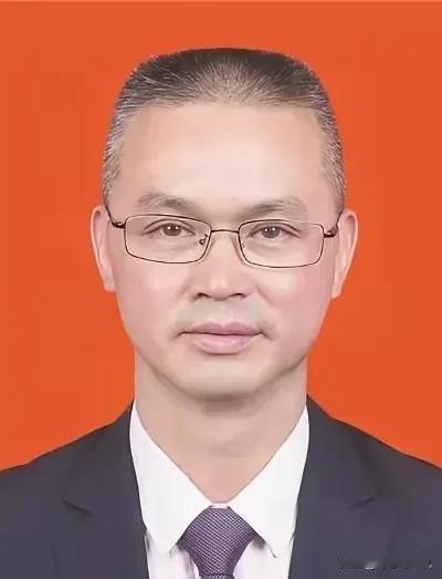 1997年，19岁战士为救人而牺牲，父母几度昏厥，可谁料20年后，战士母亲病逝，