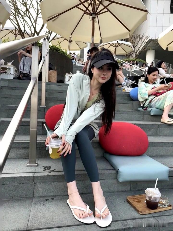 夏日清凉，清新自然。#清新美照分享# #分享迷人的佳人#