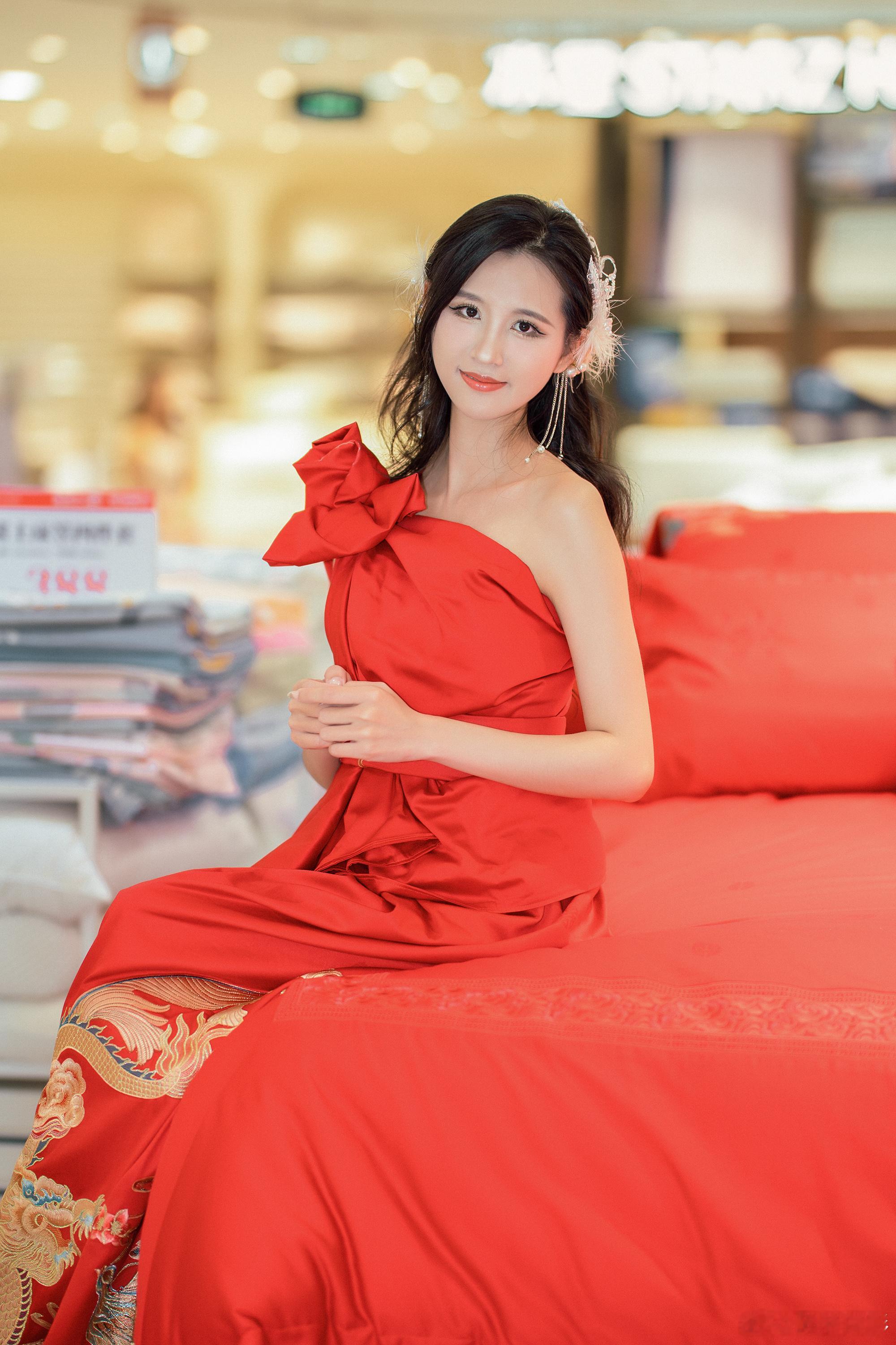 少一点矫情，多一点努力，你想过的那种生活，得自己去挣。模特：柠檬活动：2026广