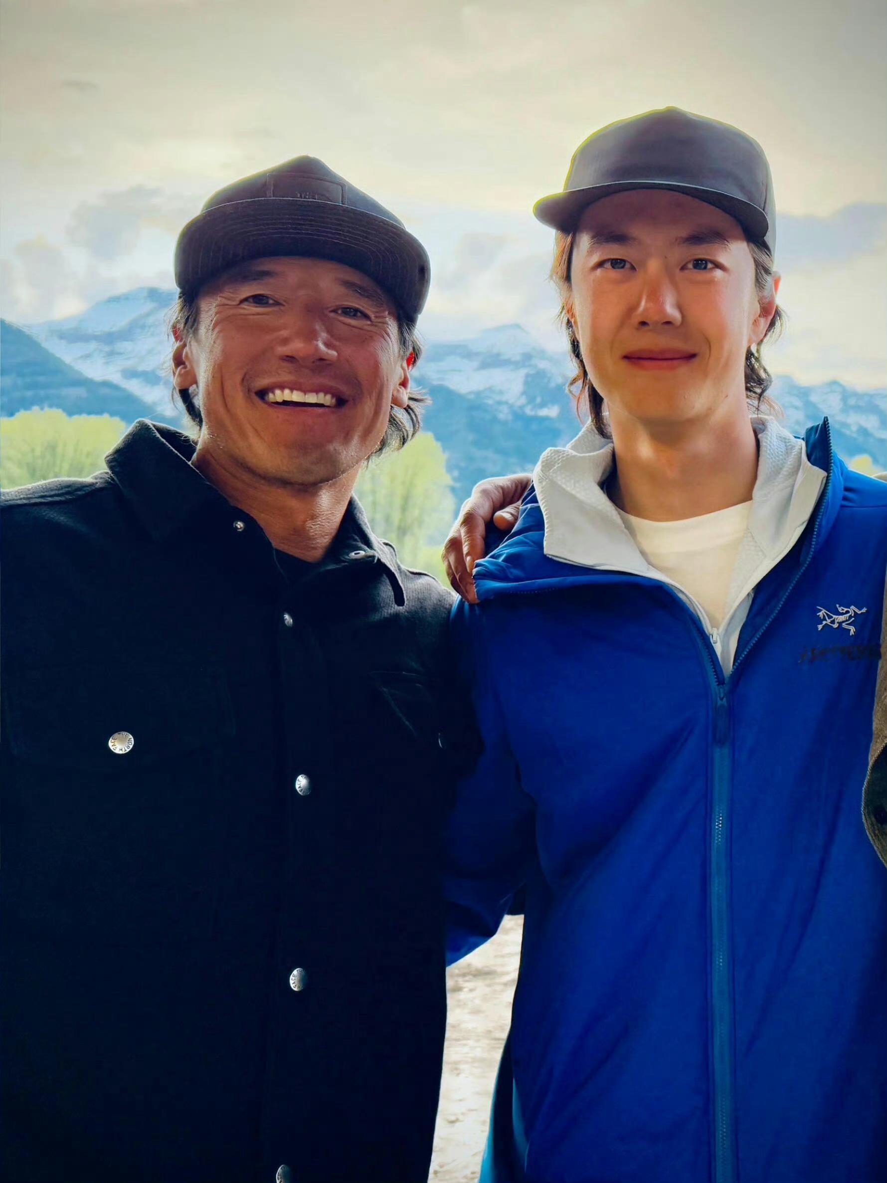 金国威又分享和王一博的合照了，超棒的攀岩搭子