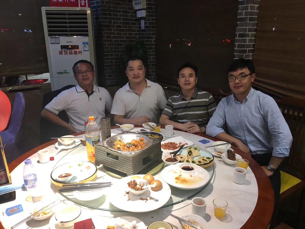 业界同仁久别重逢