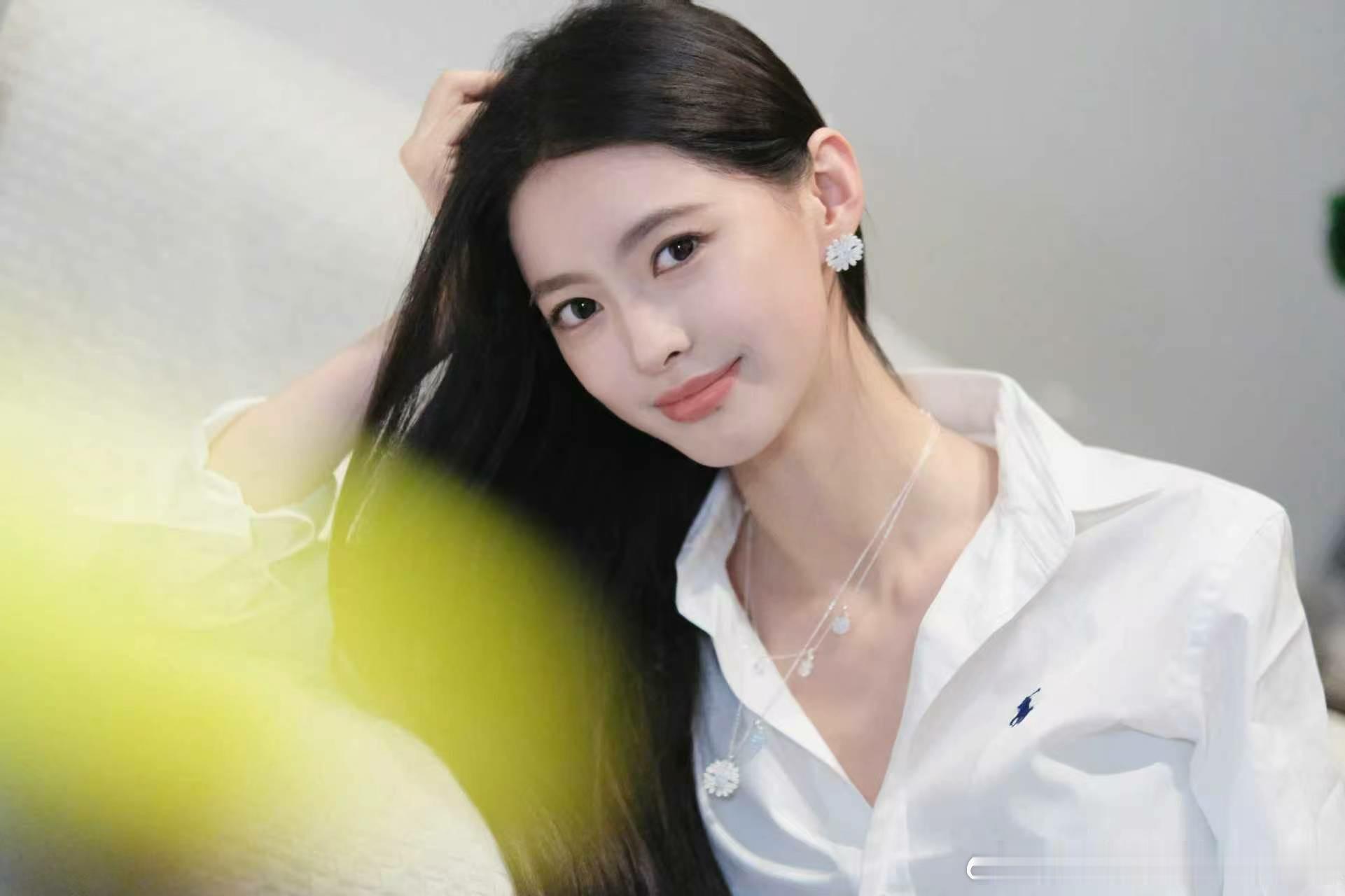 【电影《活久久》杀青 艺考女状元郑佳慧后劲十足持续突破 】近日，改编自真实抗癌故