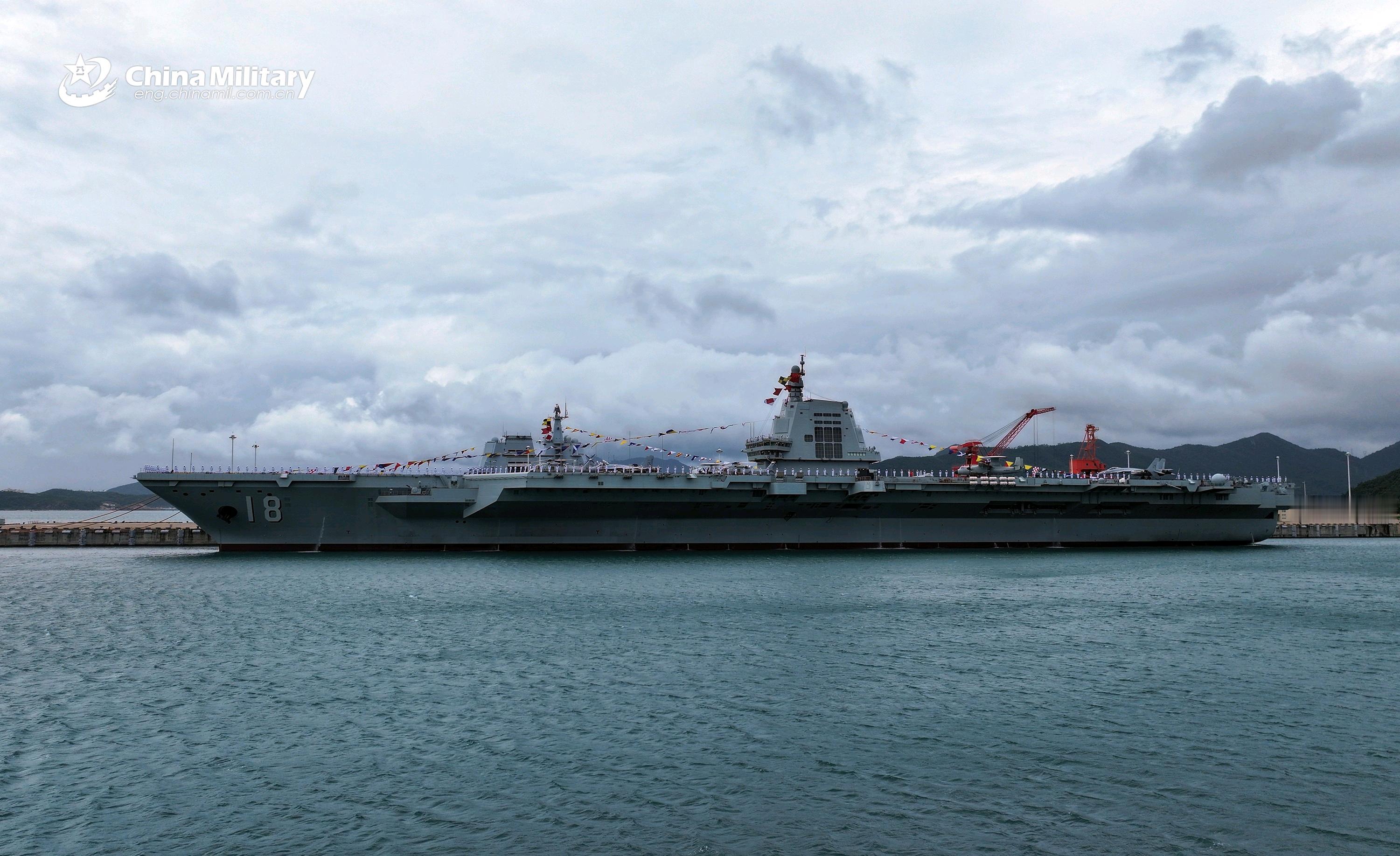 从左至右：短L113航母；正常L113航母；长L113航母。（bushi 