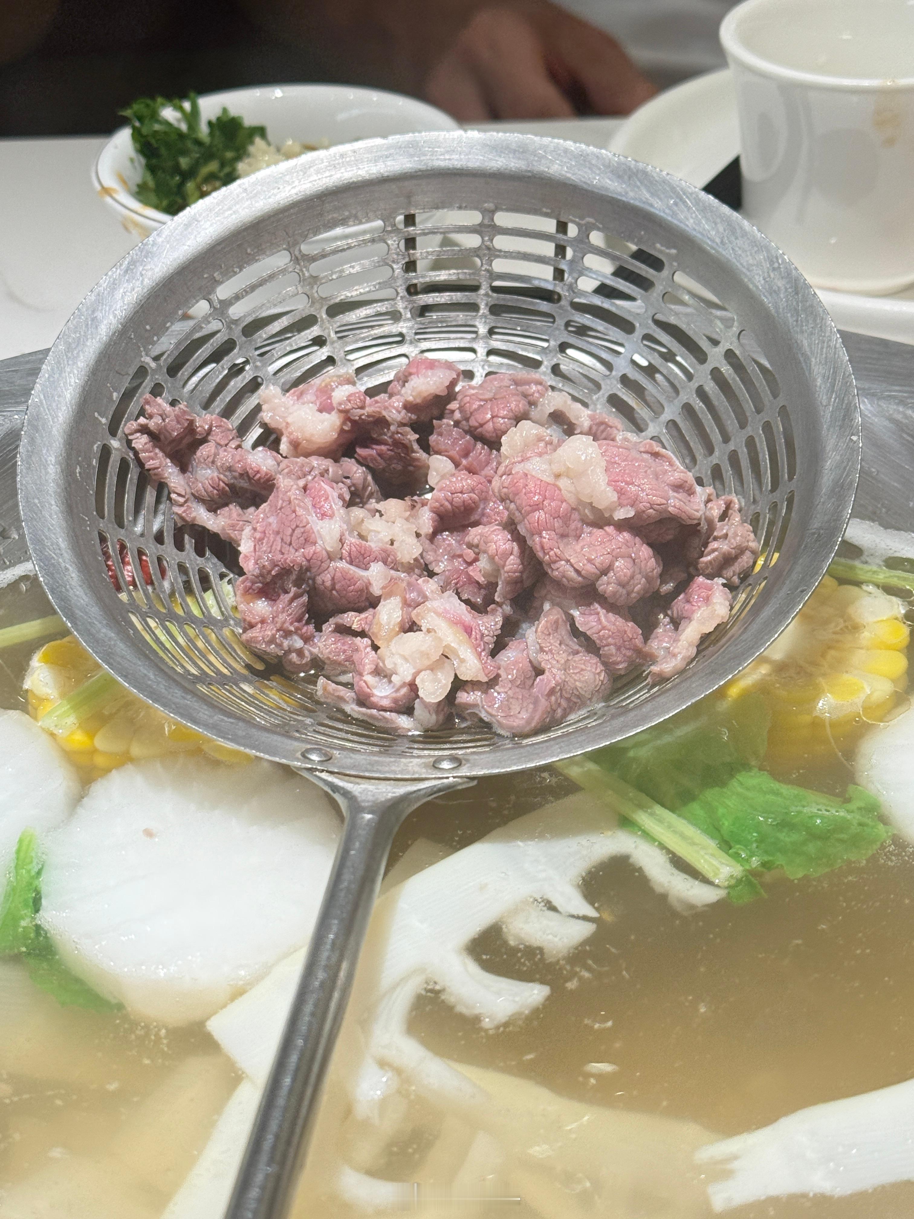 吃饭了排了整整一个小时才吃到（在家的时候手机取号）八合里而已！这就是厦门