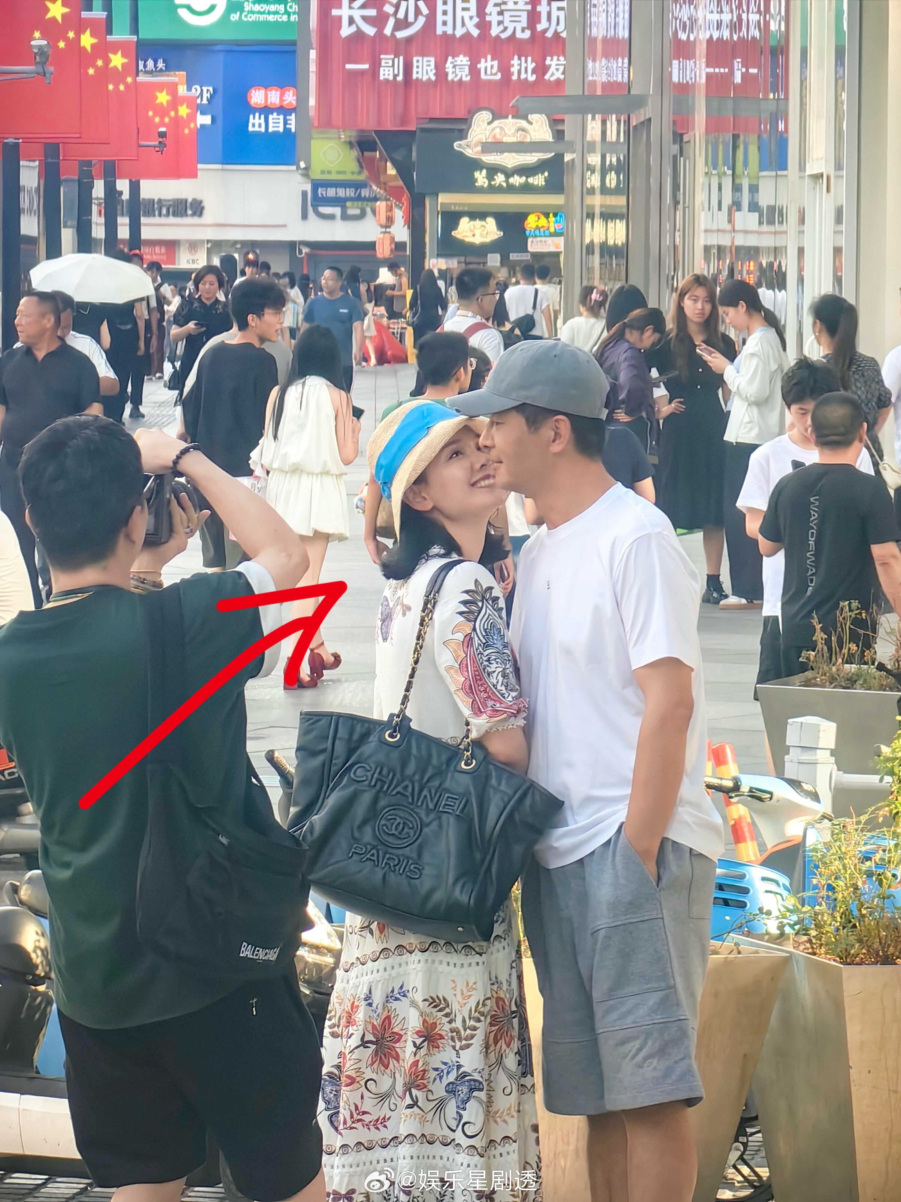 网友长沙偶遇程莉莎郭晓东，爱老婆才会风生水起的具现化 ​​​