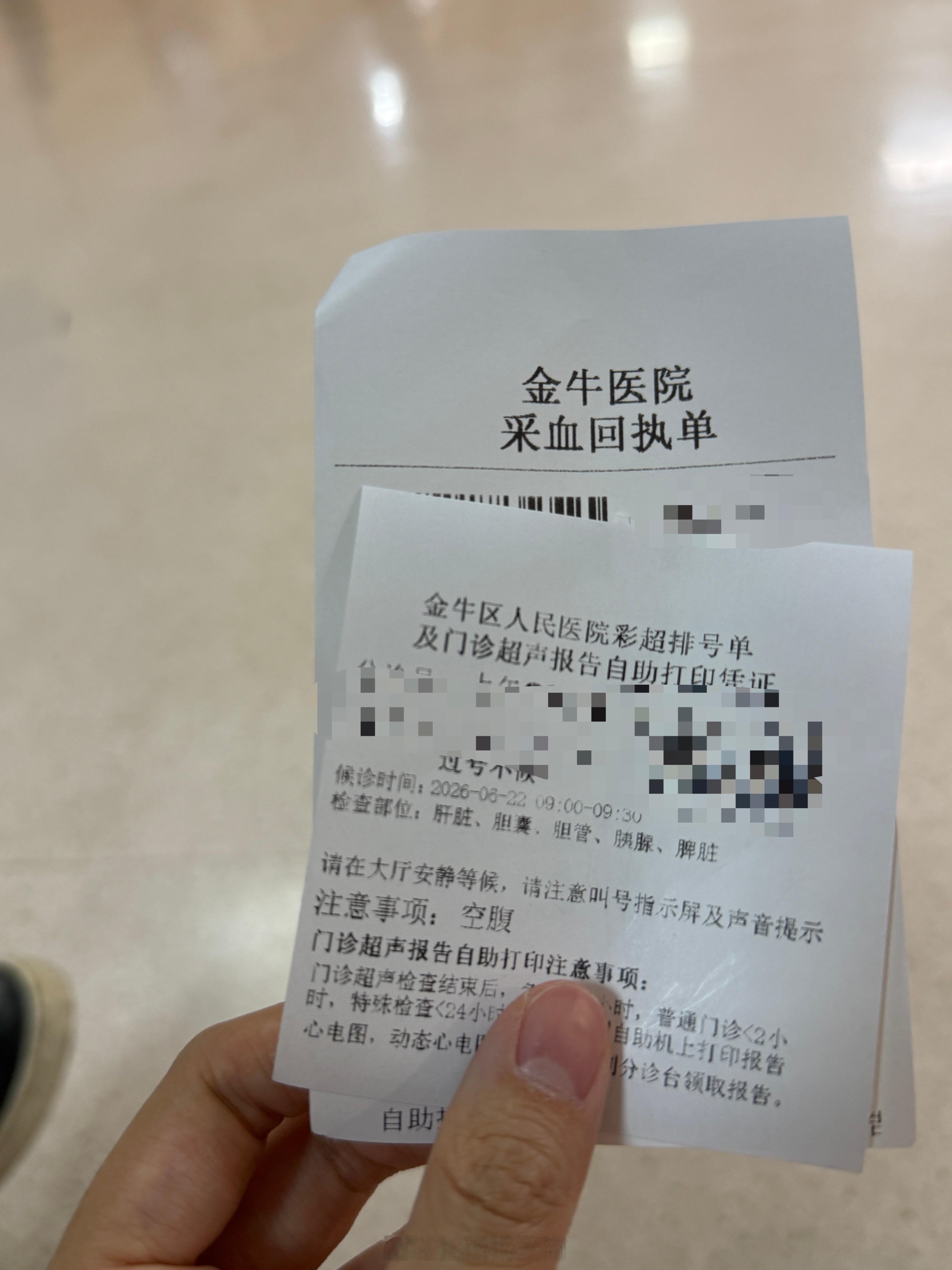 宝宝们我今天凌晨开始喷射型呕吐，上吐下泻浑身瘫软… 