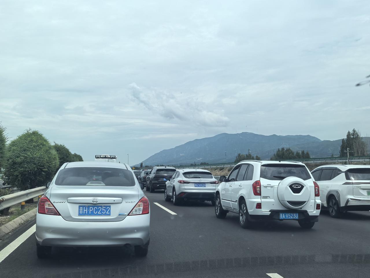二广高速回忻州堵车