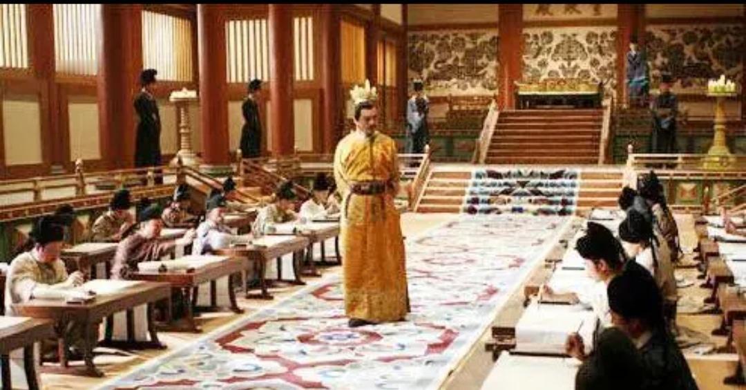 上联，皇帝殿试貌取人，钟馗落榜

下联，？？？
