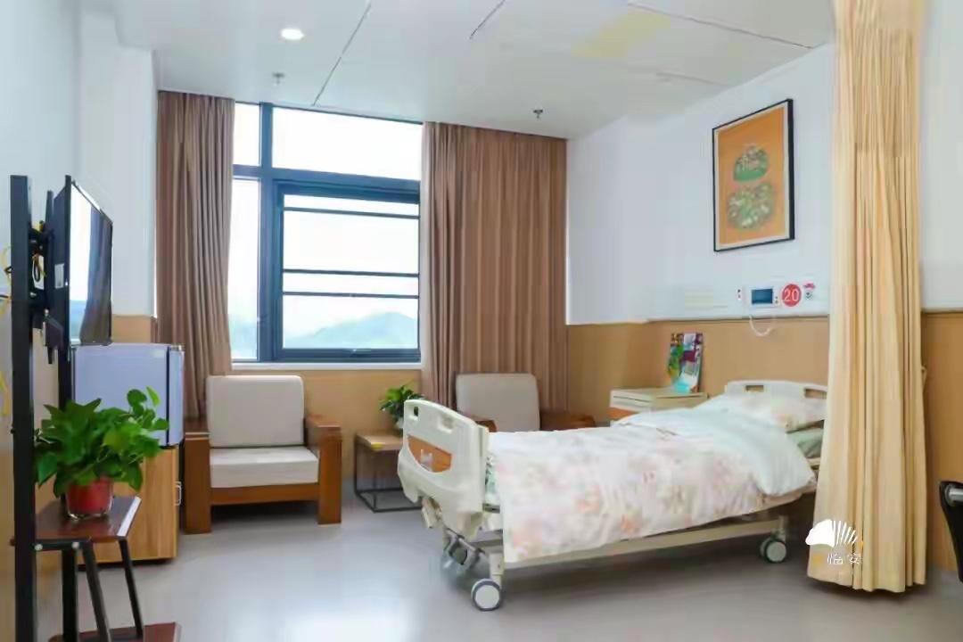 启用一家医养中心，就像陪伴老人开启另一段人生第一步。

在临安，我们有了第一个“