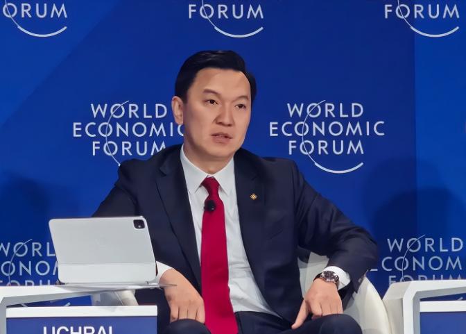 很多人提到蒙古国，第一反应就是“内陆国”、“夹在中间”、“受气包”。这些年，美日