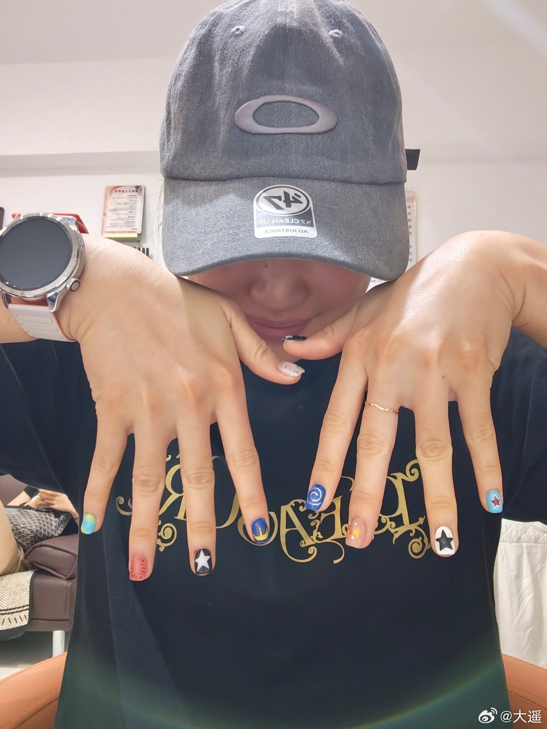 年初就想做的美甲到今天终于是做上了感叹没有丑女人只有懒女人这点玩意做了3个多小时
