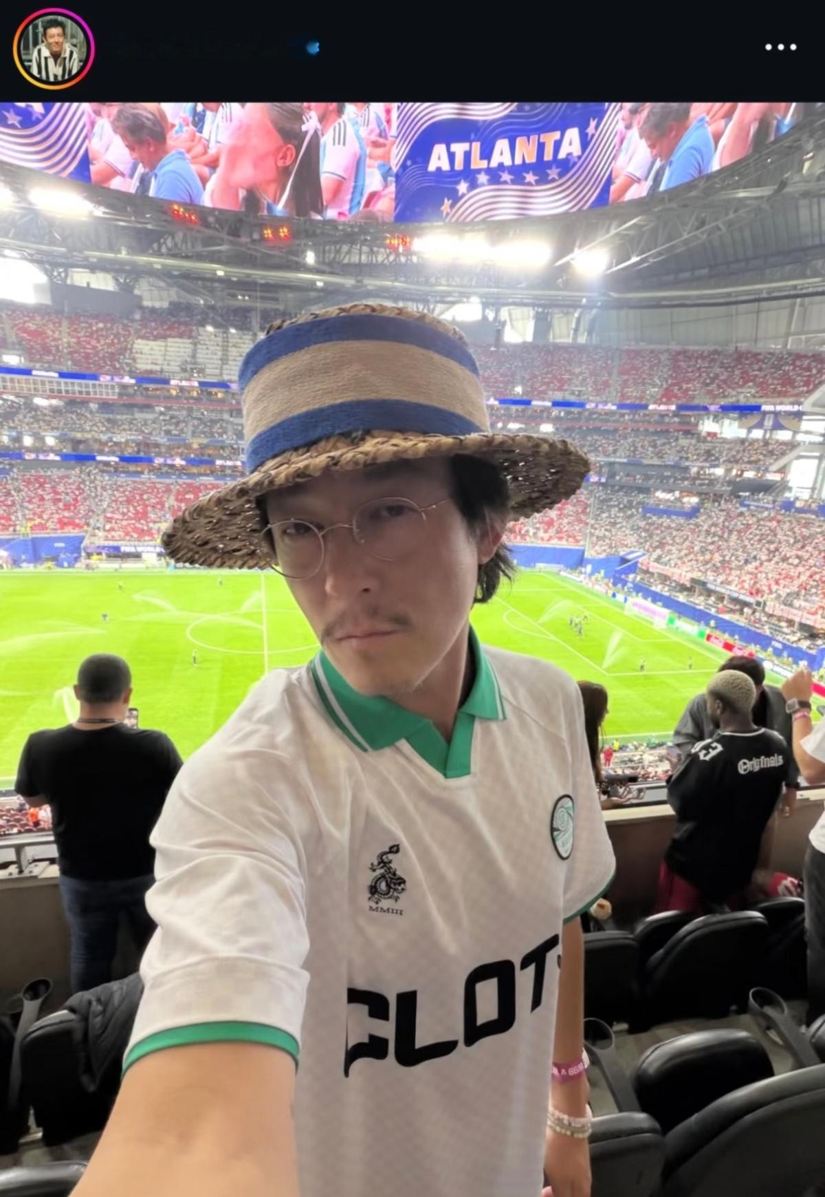 陈冠希去看世界杯，晒了自拍照 